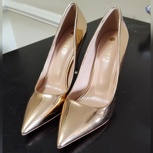 Big Tree gold pointed toe stilettos NWOB - Picture 2 of 9